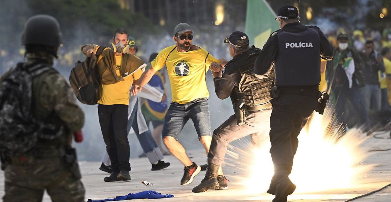 Bolsonaro destekçileri Kongre Binasını bastı Bolsonaro destekçileri Kongre Binasını bastı