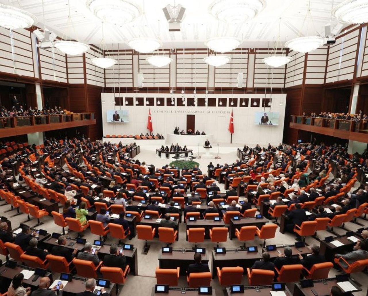 Bomba kulis bilgisi: 40 milletvekiliyle yeni parti kuruluyor Bomba kulis bilgisi: 40 milletvekiliyle yeni parti kuruluyor