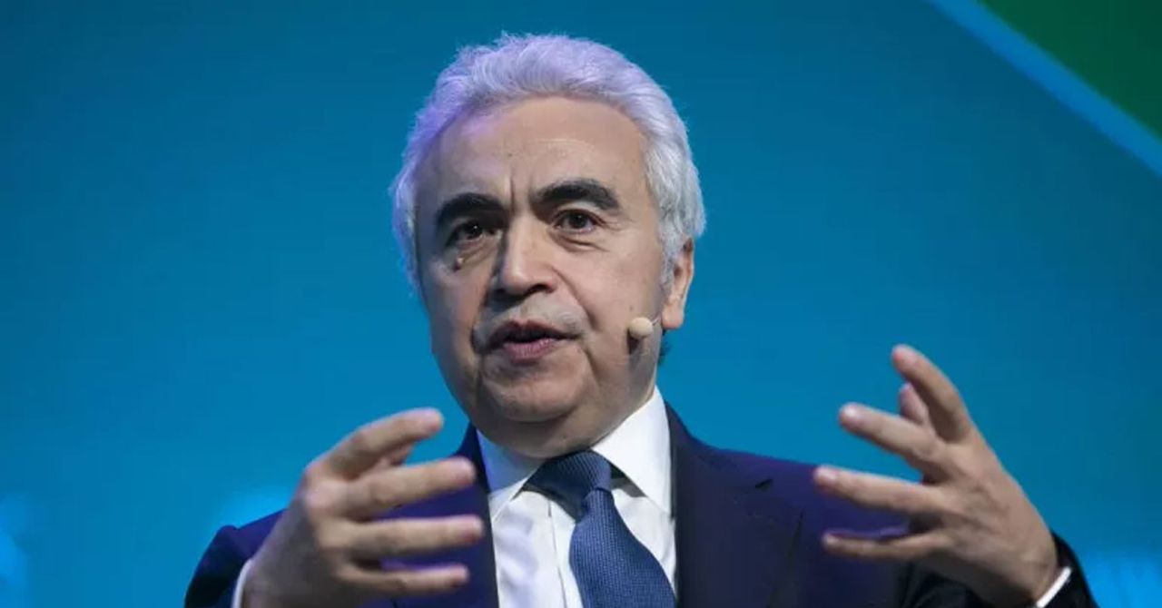 Brent petrol 100 doların altında, akaryakıt fiyatlarına 1 liradan fazla indirim beklentisi! Brent petrol 100 doların altında, akaryakıt fiyatlarına 1 liradan fazla indirim beklentisi!