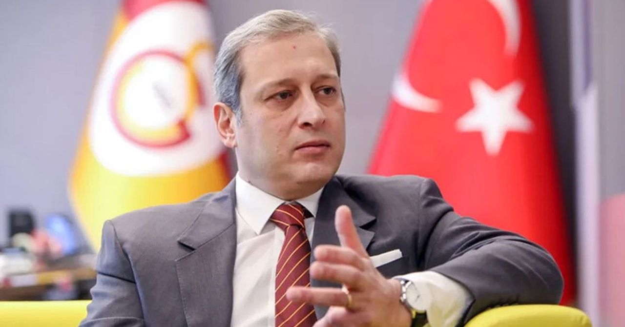 Burak Elmas derbi öncesi futbolcularla konuştu. Burak Elmas derbi öncesi futbolcularla konuştu.