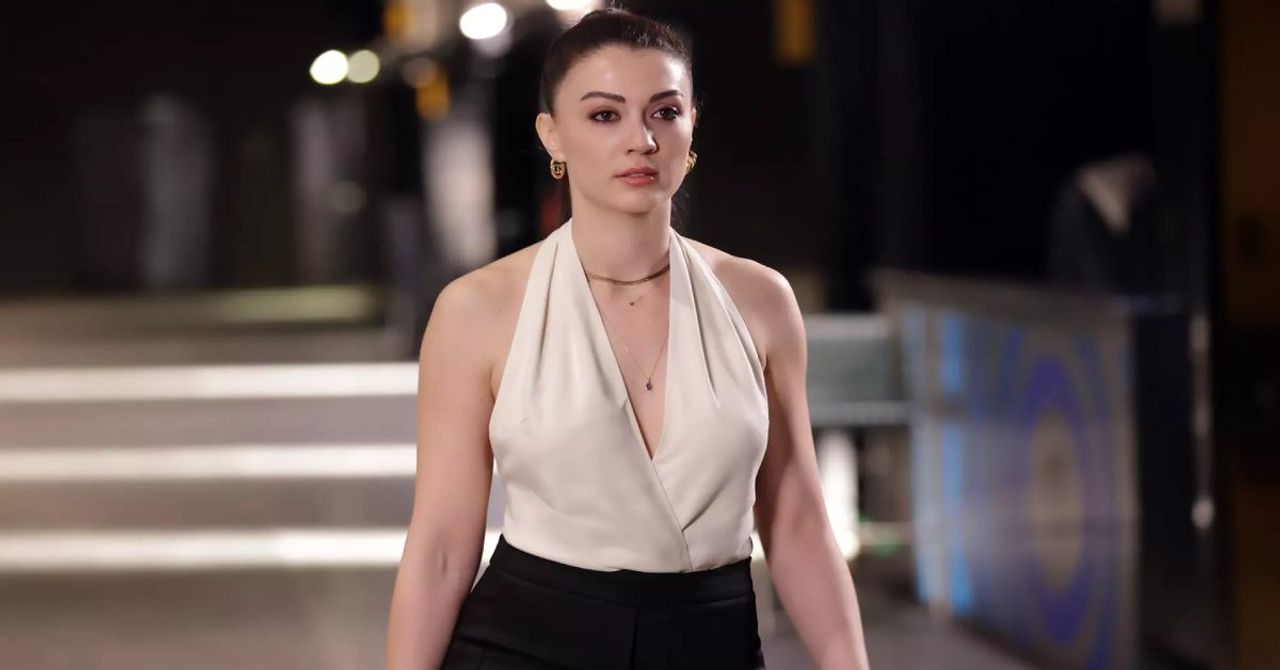 Burcu Özberk dizi dünyasına geri dönüyor: Yeni projesi belli oldu Burcu Özberk dizi dünyasına geri dönüyor: Yeni projesi belli oldu