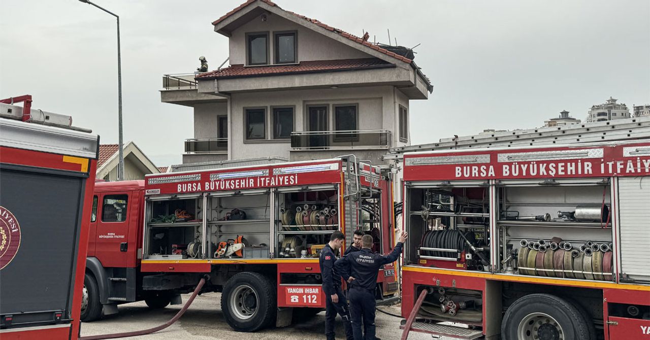 Bursa’da gizemli bir yangının ardında aslında bir cinayet olayı olduğu ortaya çıktı. Osmangazi ilçesinde 3 katlı villanın bodrum katında çıkan yangında öldüğü sanılan M.Ş’nin aslında cinayete kurban gittiği ortaya çıktı. Bursa’da gizemli bir yangının ardında aslında bir cinayet olayı olduğu ortaya çıktı. Osmangazi ilçesinde 3 katlı villanın bodrum katında çıkan yangında öldüğü sanılan M.Ş’nin aslında cinayete kurban gittiği ortaya çıktı.