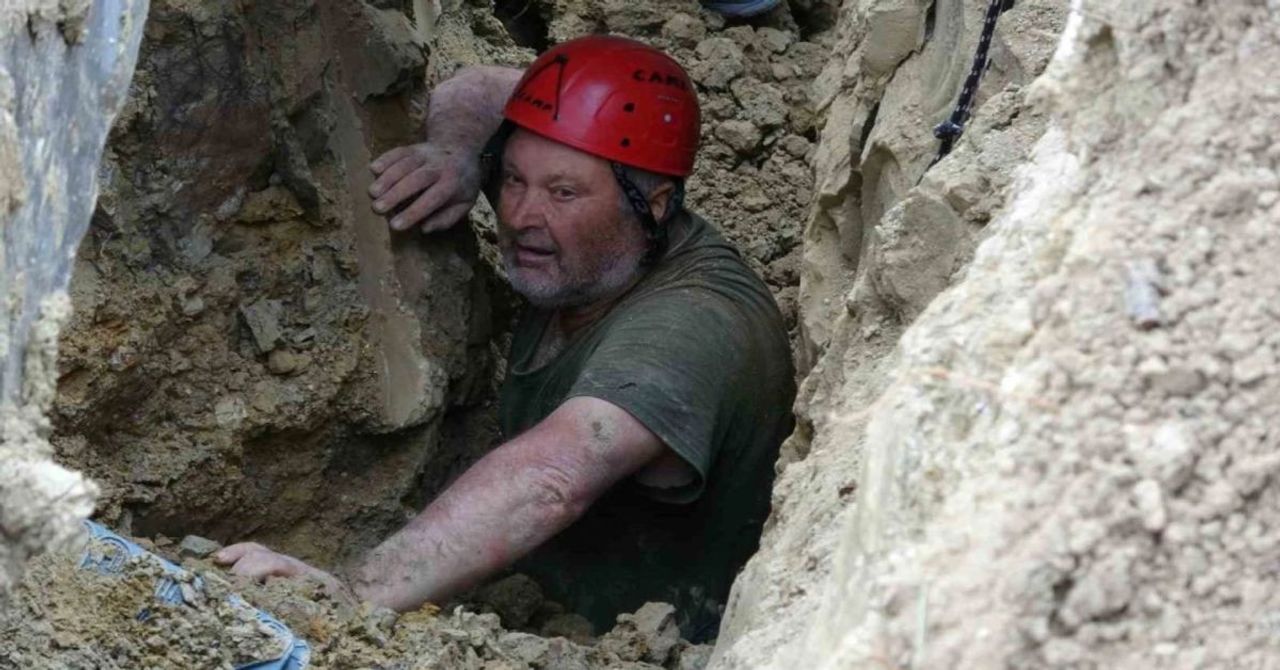 Çanakkale’de toprak kayması: 2 işçi hayatını kaybetti, 1 işçi yaralandı Çanakkale’de toprak kayması: 2 işçi hayatını kaybetti, 1 işçi yaralandı