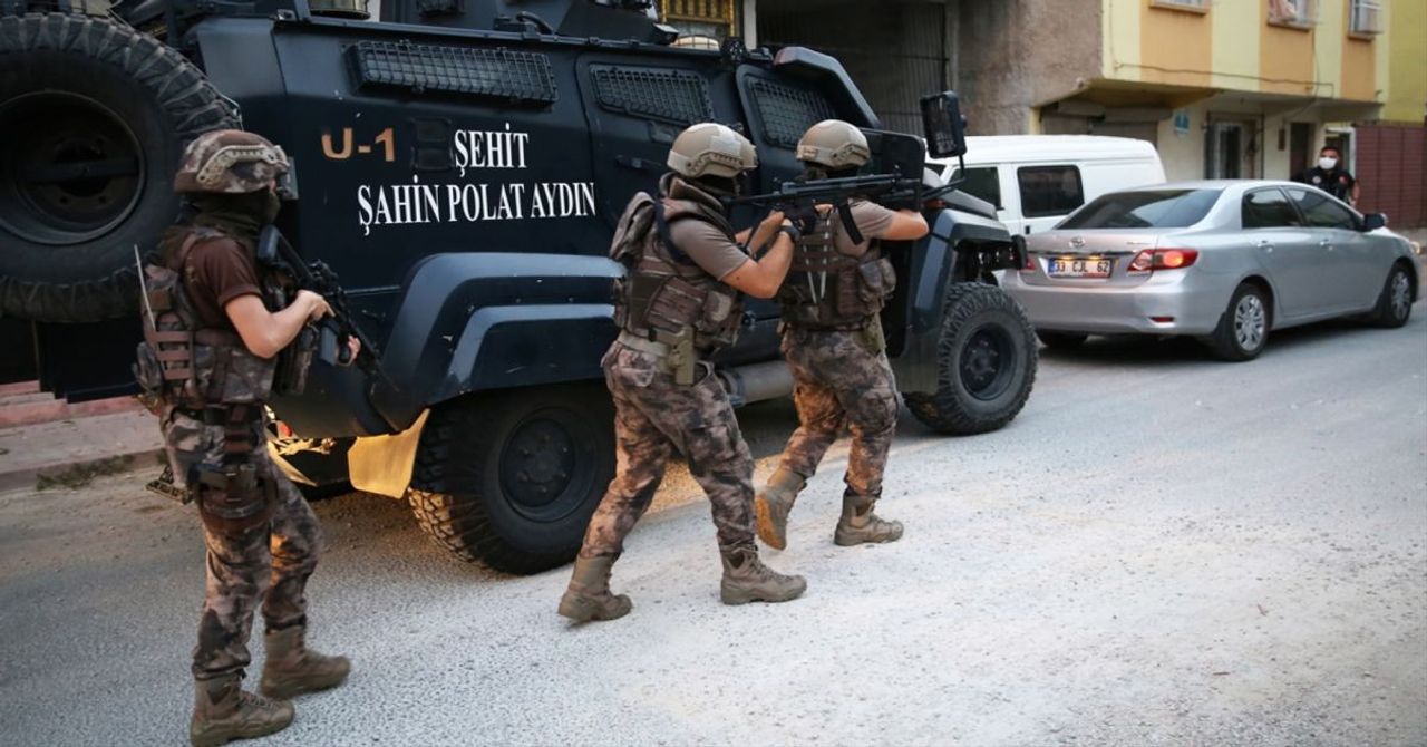 Canık Çetesi, ‘Mahzen-26’ operasyonuyla çöktü: 20 kişi tutuklandı Canık Çetesi, ‘Mahzen-26’ operasyonuyla çöktü: 20 kişi tutuklandı