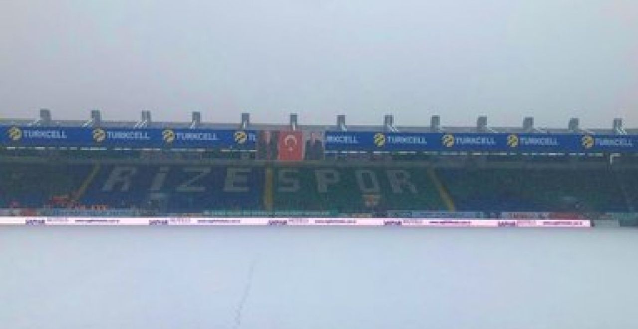 Çaykur Rizespor - Trabzonspor maçı ertelendi mi? Çaykur Rizespor - Trabzonspor maçı ertelendi mi?
