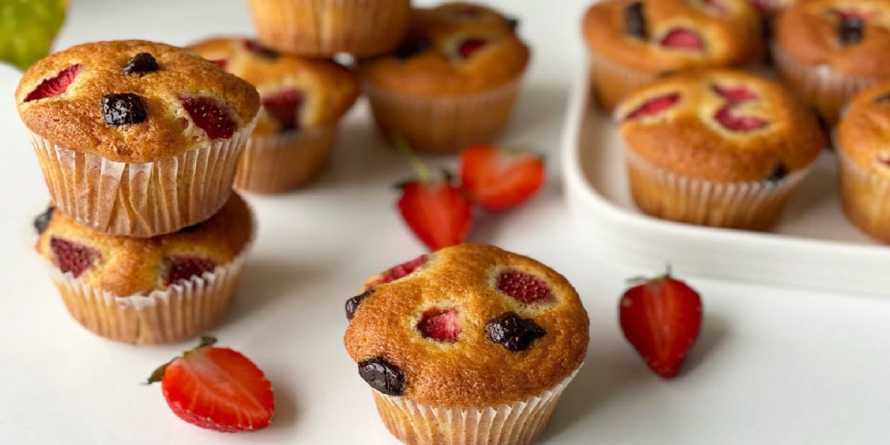 Çilekli çikolatalı muffin tarifi Çilekli çikolatalı muffin tarifi
