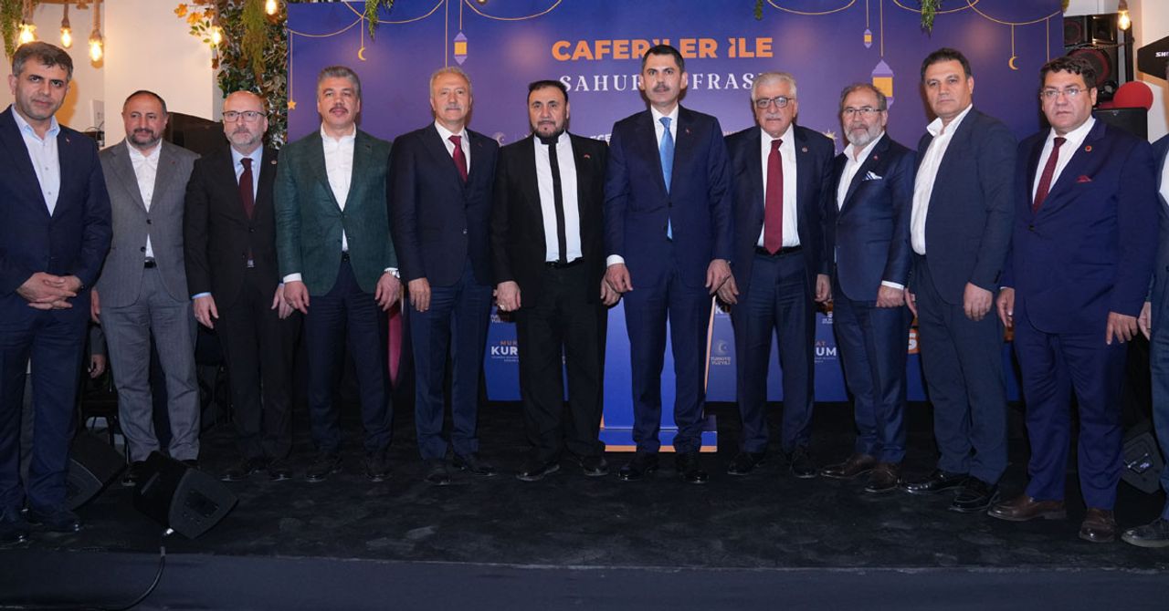 Cumhur İttifakı’nın İBB Adayı Murat Kurum, dün gece Küçükçekmece’de düzenlenen ‘Caferiler ile Sahur’ programına katıldı.