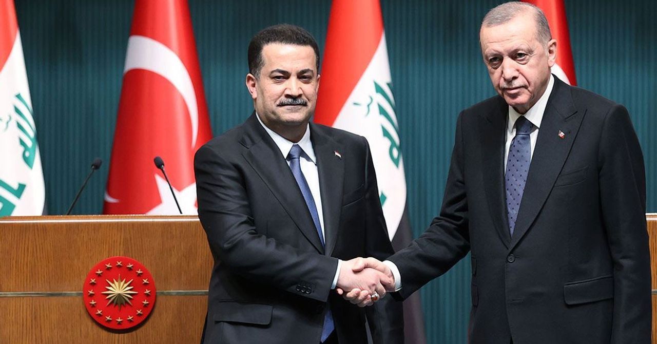 Cumhurbaşkanı Erdoğan, bugün ki cuma namazı sonrası gazetecilerin sorularını yanıtladı. Erdoğan, Orta Doğu’da yaşanan İran-İsrail arasındaki kriz hakkında açıklamalarda bulundu. İki ülkenin farklı söylemlerde bulunduğuna ve iki ülkenin de saldırılara sahiplenilmediğine dikkati çekti. Cumhurbaşkanı Erdoğan, bugün ki cuma namazı sonrası gazetecilerin sorularını yanıtladı. Erdoğan, Orta Doğu’da yaşanan İran-İsrail arasındaki kriz hakkında açıklamalarda bulundu. İki ülkenin farklı söylemlerde bulunduğuna ve iki ülkenin de saldırılara sahiplenilmediğine dikkati çekti.
