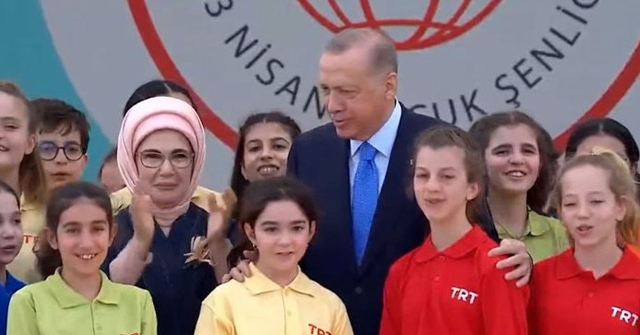 Cumhurbaşkanı Erdoğan çocuklarla buluştu: Bu Millet Bahçesi Cumhurbaşkanı Erdoğan çocuklarla buluştu: Bu Millet Bahçesi