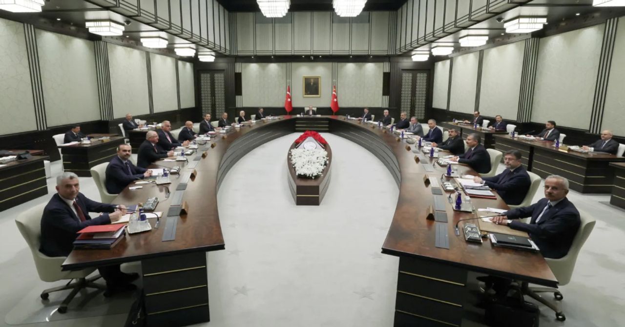 Cumhurbaşkanı Erdoğan, Kabine’yi topluyor: Emekliler zam haberi bekliyor Cumhurbaşkanı Erdoğan, Kabine’yi topluyor: Emekliler zam haberi bekliyor