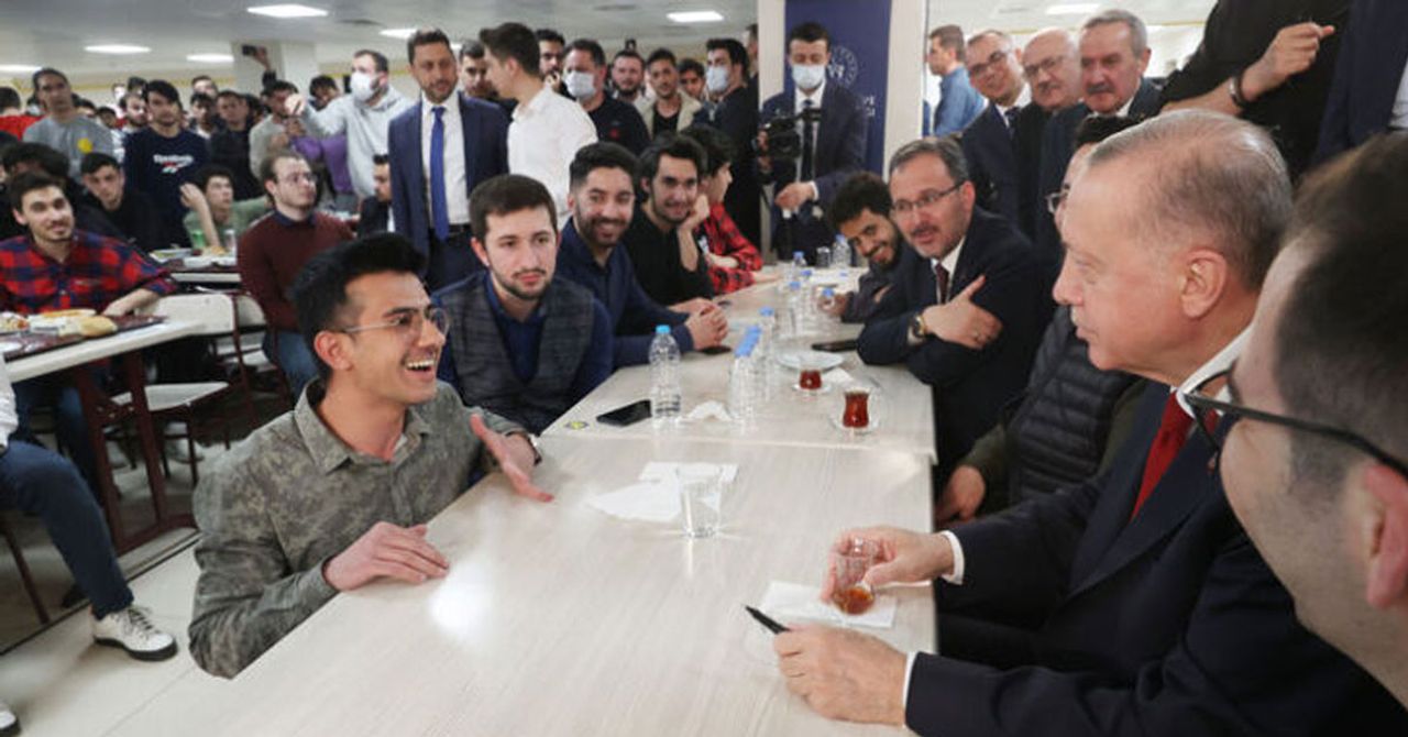 Cumhurbaşkanı Erdoğan KYK yurdunda öğrencilerle bir araya geldi! Burs ve kredi ödemeleri erken yatacak müjdesi verdi Cumhurbaşkanı Erdoğan KYK yurdunda öğrencilerle bir araya geldi! Burs ve kredi ödemeleri erken yatacak müjdesi verdi