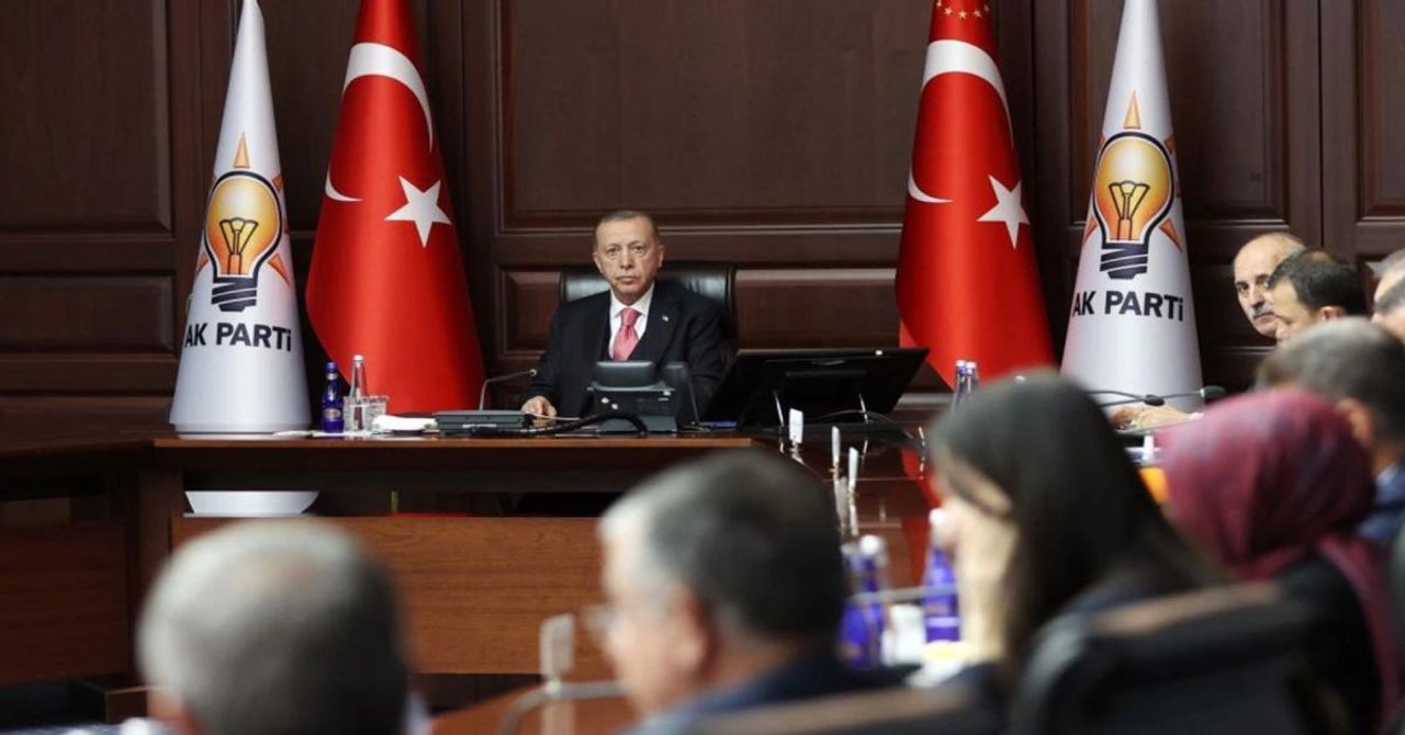Cumhurbaşkanı Erdoğan partililere teker teker açıkladı: AK Parti’de yeni vizyon belirlendi Cumhurbaşkanı Erdoğan partililere teker teker açıkladı: AK Parti’de yeni vizyon belirlendi