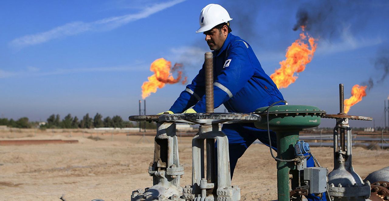 Cumhurbaşkanı Erdoğan, vatandaşlara petrol müjdesini verdi. Şırnak’ın Gabar-Cudi dağındaki 30 ayrı kuyuda günlük 50 bin varile ulaştığını bildiren Erdoğan, iki ayrı noktada da yeni petrol keşfedildiğini açıkladı. Cumhurbaşkanı Erdoğan, vatandaşlara petrol müjdesini verdi. Şırnak’ın Gabar-Cudi dağındaki 30 ayrı kuyuda günlük 50 bin varile ulaştığını bildiren Erdoğan, iki ayrı noktada da yeni petrol keşfedildiğini açıkladı.