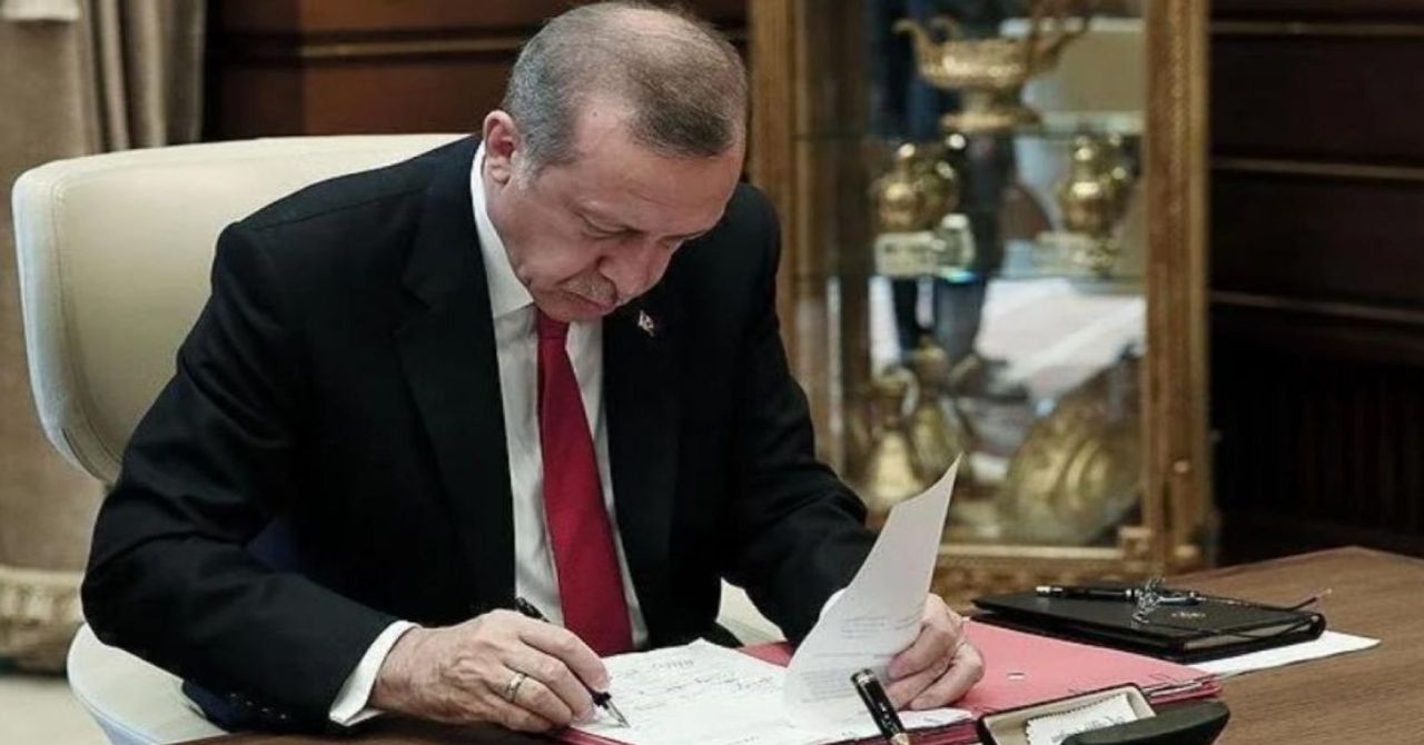 Cumhurbaşkanı Erdoğan’ın imzasıyla Resmi Gazete’de yayımlandı: Kritik atamalar gerçekleşti Cumhurbaşkanı Erdoğan’ın imzasıyla Resmi Gazete’de yayımlandı: Kritik atamalar gerçekleşti