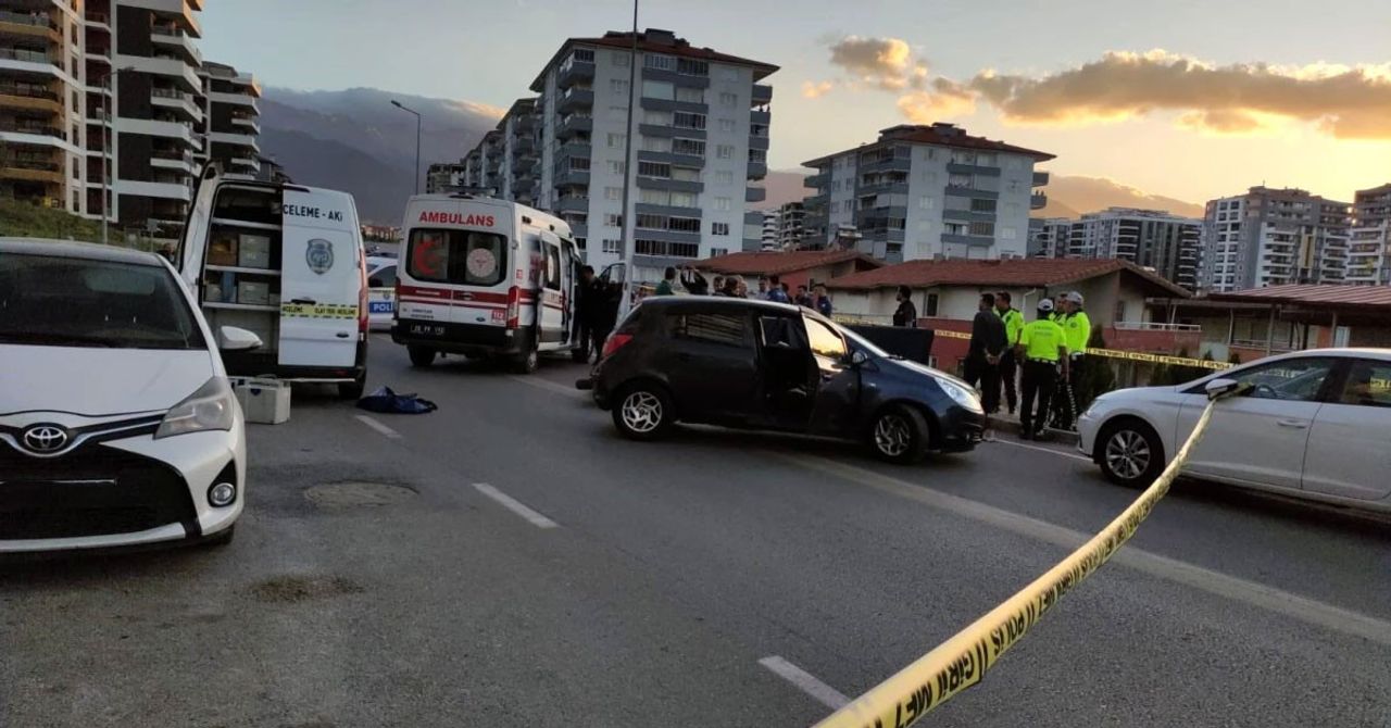 Denizli’nin Merkezefendi İlçesi’nde U dönüşü yapmak isteyen şoför, 18 yaşındaki gencin kullandığı motorsikletle kafa kafaya geldi. Genç, yaşamını yitirdi. Denizli’nin Merkezefendi İlçesi’nde U dönüşü yapmak isteyen şoför, 18 yaşındaki gencin kullandığı motorsikletle kafa kafaya geldi. Genç, yaşamını yitirdi.