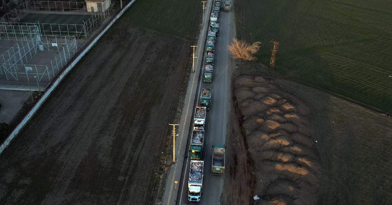 Deprem Hafriyat Kamyonları-1 Deprem Hafriyat Kamyonları-1
