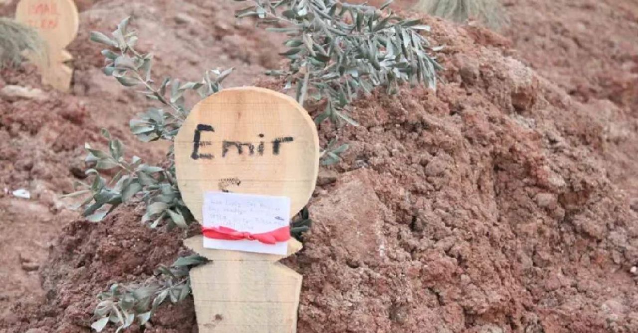 Deprem Toplu Mezar-1 Deprem Toplu Mezar-1