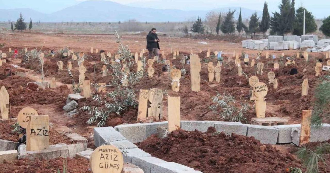Deprem Toplu Mezar Deprem Toplu Mezar