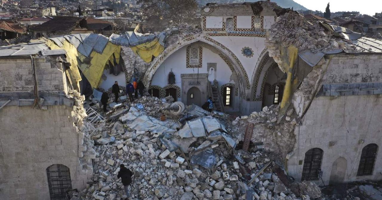 Deprem Yıkılan Tarihi Binalar-1