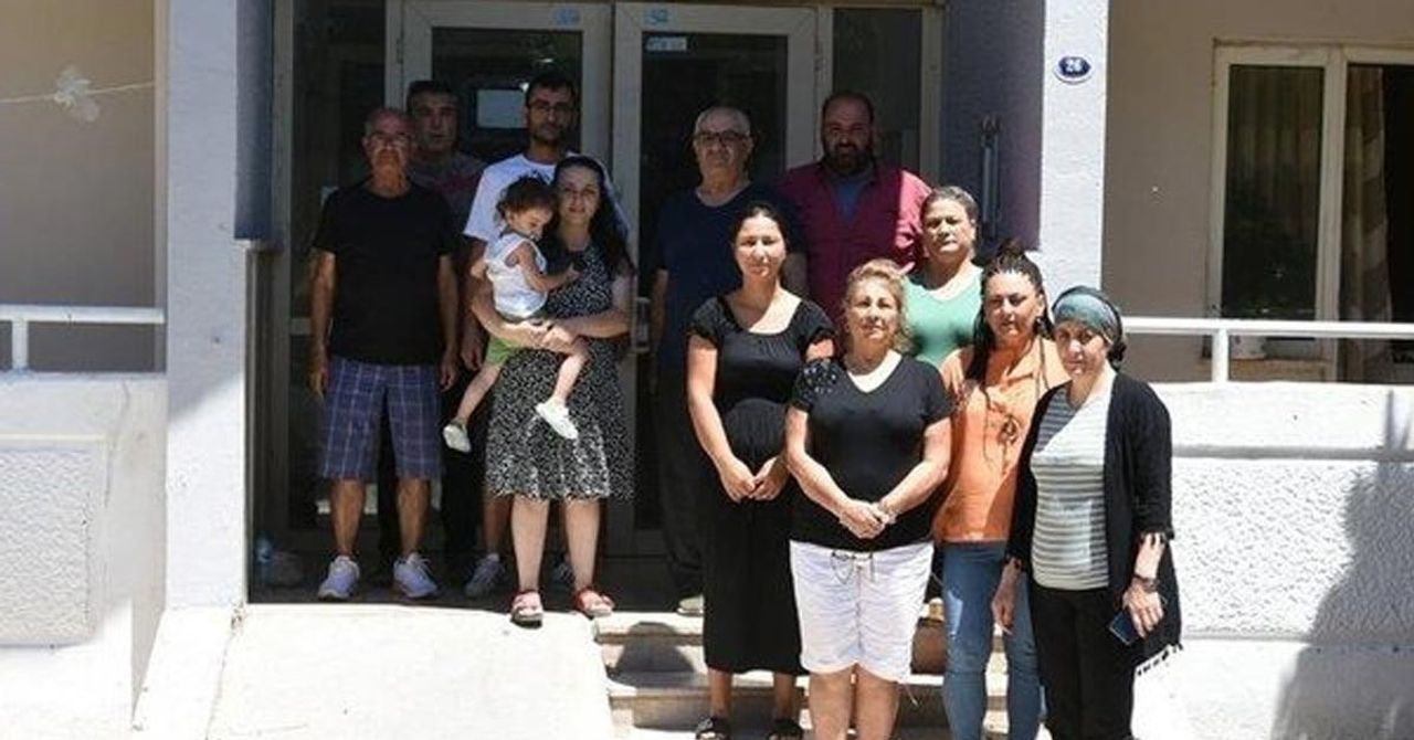 Depremzedeler mağduriyetlerini anlattı Depremzedeler mağduriyetlerini anlattı