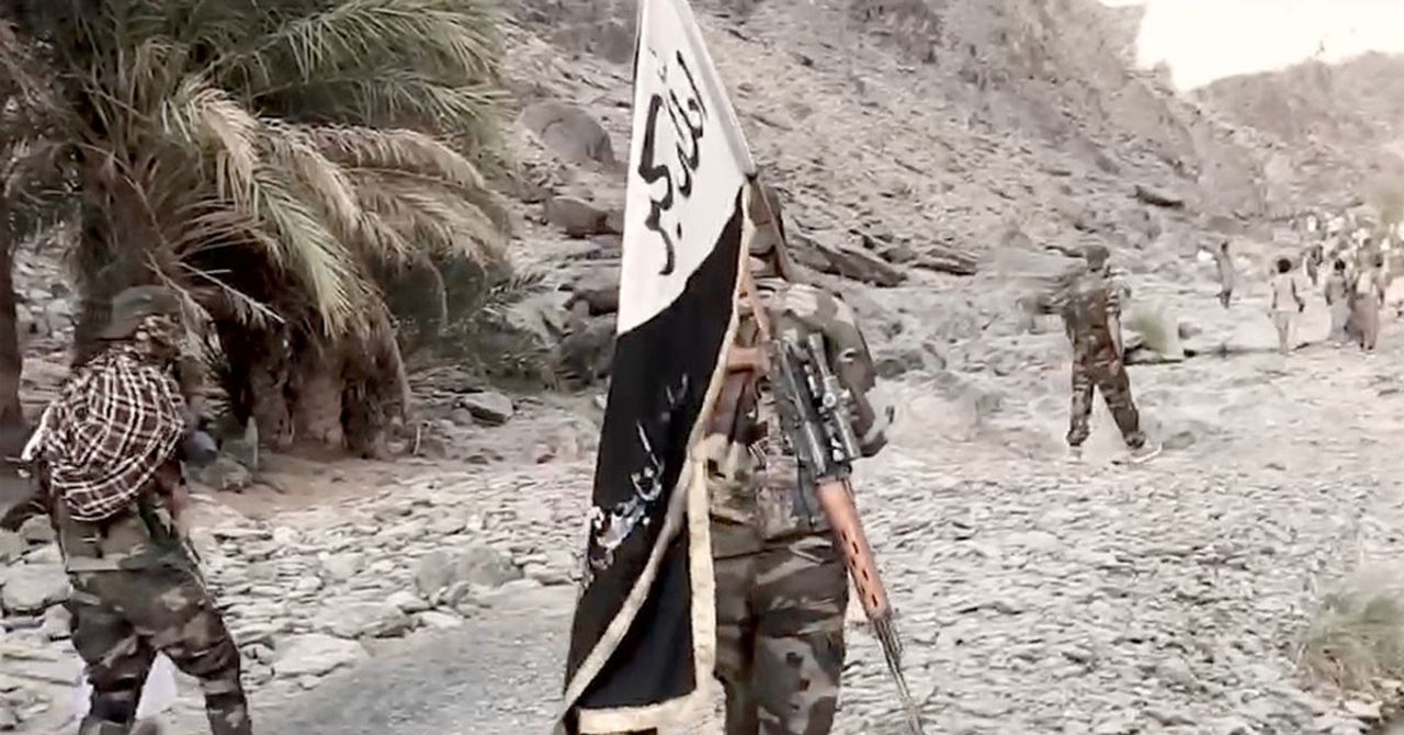 Devrim Muhafızları’na ait askeri tesislere eş zamanlı saldırı düzenlendi. 11’in İran askeri olmak üzere 16’sı saldırganlardan olmak üzere 27 kişi hayatını kaybetti. ‘Ceyşu