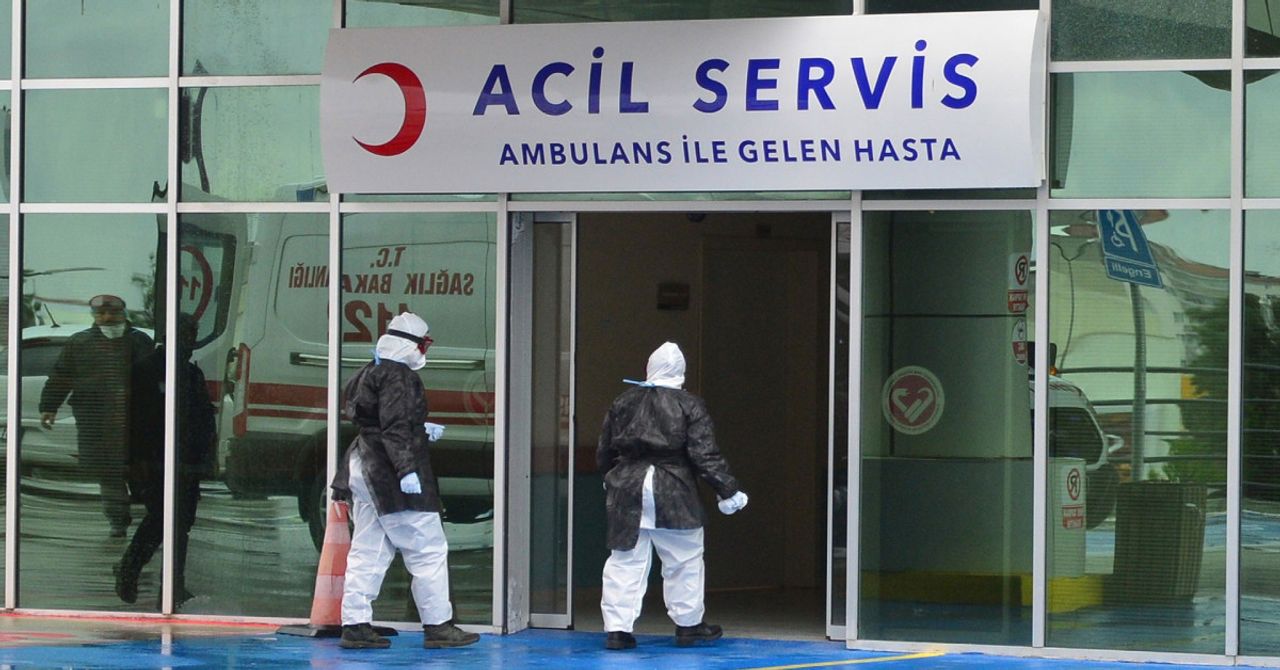 Dicle Hastanesi’nde panik anları: 55 sağlık çalışanı ve refakatçi zehirlendi Dicle Hastanesi’nde panik anları: 55 sağlık çalışanı ve refakatçi zehirlendi