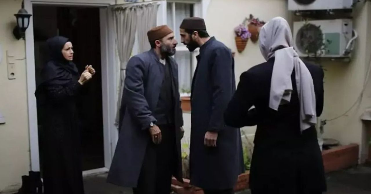Dizinin hayranlarına kötü haber: Kızıl Goncalar dizisi bugün var mı, neden yok ve yeni bölüm ne zaman? Dizinin hayranlarına kötü haber: Kızıl Goncalar dizisi bugün var mı, neden yok ve yeni bölüm ne zaman?