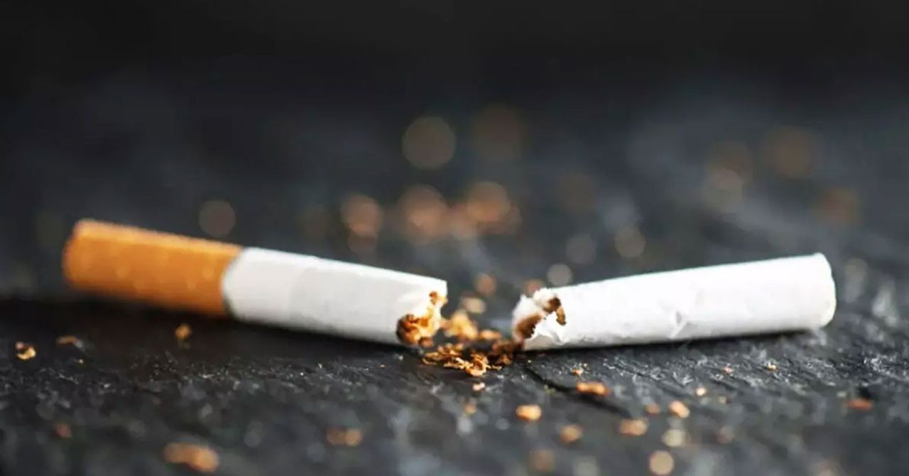 Doktorların ısrarla üzerinde durduğu konuların başında sigara geliyor. Bu sigara kullanımını kısıtlama konusunda radikal karar alan ülkelerin başında ise İngiltere geliyor. İngiltere’nin ‘‘sigarasız nesil’’ yasası parlamentoya geldi. Yeni yasa kararına göre, 1 Ocak 2009’dan sonra doğanlara sigara satışı yasak getirildi. Doktorların ısrarla üzerinde durduğu konuların başında sigara geliyor. Bu sigara kullanımını kısıtlama konusunda radikal karar alan ülkelerin başında ise İngiltere geliyor. İngiltere’nin ‘‘sigarasız nesil’’ yasası parlamentoya geldi. Yeni yasa kararına göre, 1 Ocak 2009’dan sonra doğanlara sigara satışı yasak getirildi.