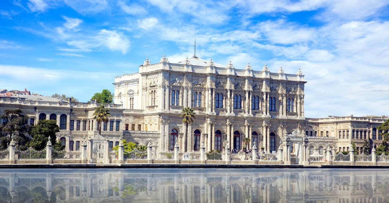 Dolmabahçe Sarayı