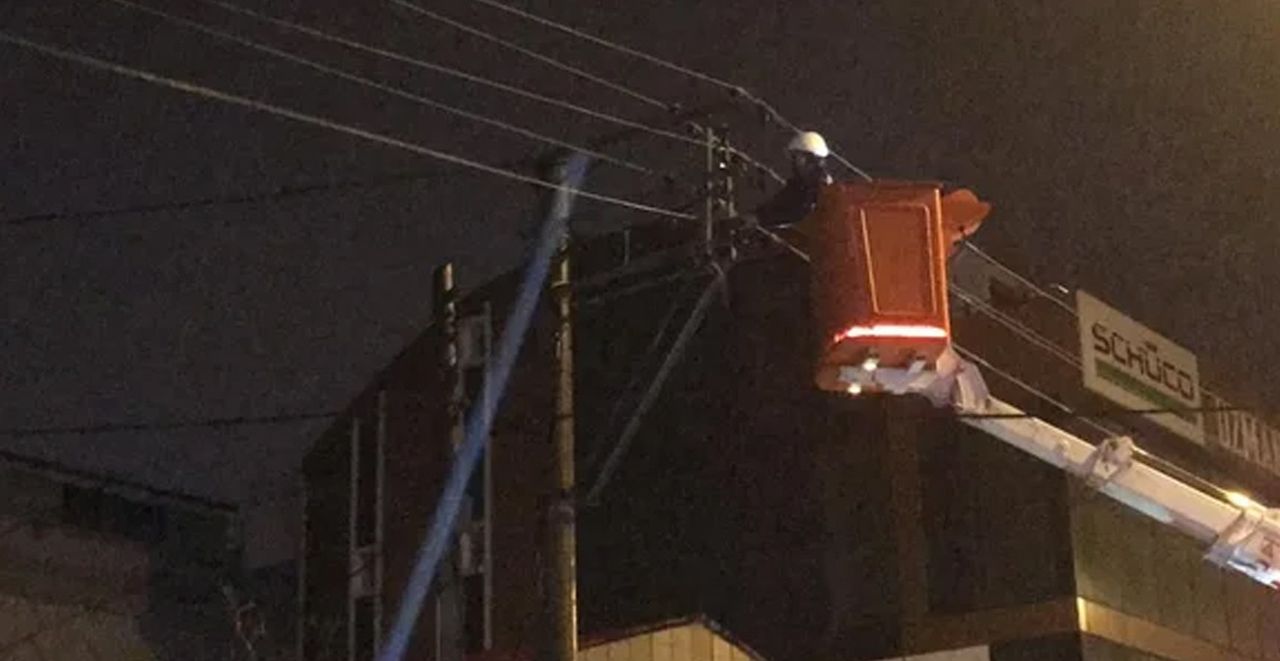 Dorsesi elektrik direğine çarptı Dorsesi elektrik direğine çarptı