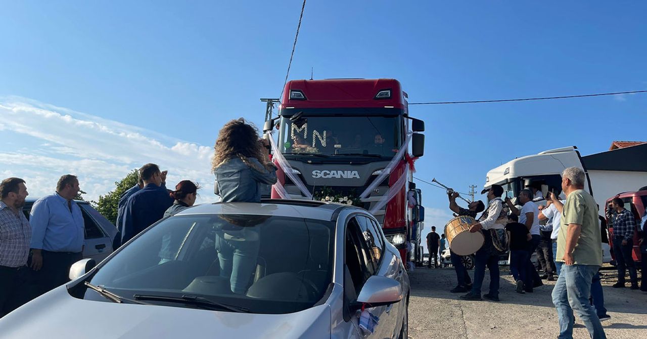 Düğün Konvoyuna 8 Bin Lira Ceza! Düğün Konvoyuna 8 Bin Lira Ceza!