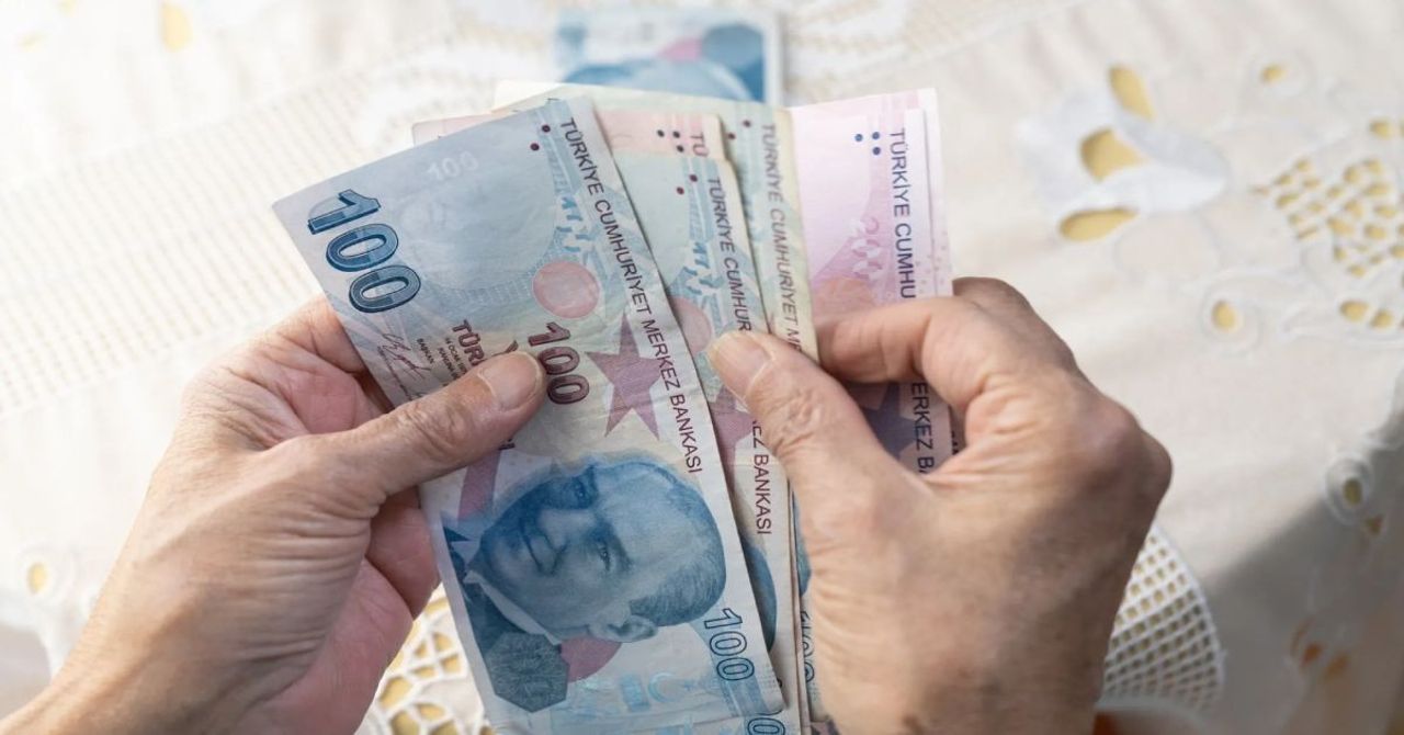 Düzenlemeye 50 yeni madde geldi: Emekliye kök maaş gelecek mi? Düzenlemeye 50 yeni madde geldi: Emekliye kök maaş gelecek mi?