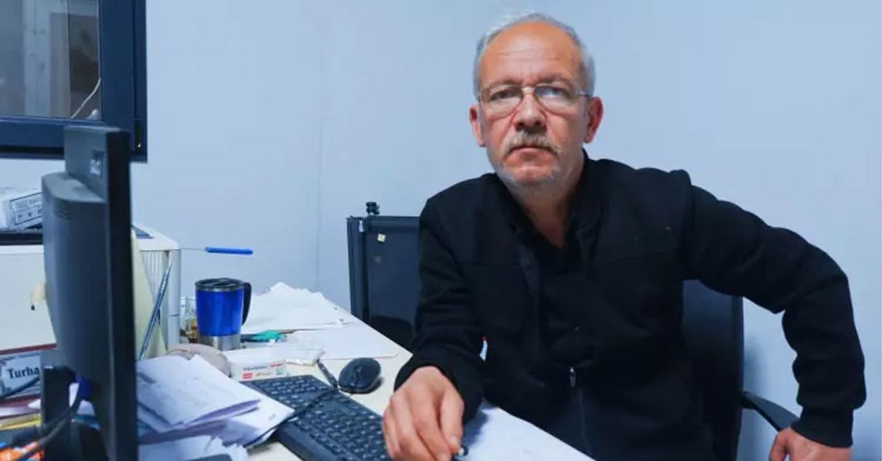 Edirne’de akıllara durgunluk veren bir olay yaşandı. 31 Mart seçim günü temizlik görevlisi, henüz sayılmayan muhtarlık oylarını çöpe atması sebebiyle seçimin yenilenmesi kararı alındı. Edirne’de akıllara durgunluk veren bir olay yaşandı. 31 Mart seçim günü temizlik görevlisi, henüz sayılmayan muhtarlık oylarını çöpe atması sebebiyle seçimin yenilenmesi kararı alındı.