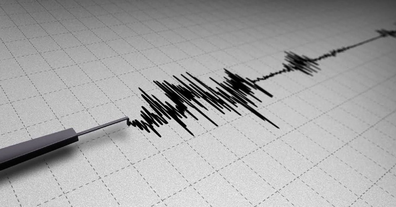 Ege’de yangından sonra bu kez deprem korkusu: 3.5 büyüklüğünde gerçekleşti Ege’de yangından sonra bu kez deprem korkusu: 3.5 büyüklüğünde gerçekleşti