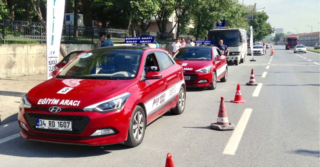 Ehliyet sahibi olmak isteyenleri ilgilendiriyor: Direksiyon sınavında kritik değişiklik Ehliyet sahibi olmak isteyenleri ilgilendiriyor: Direksiyon sınavında kritik değişiklik
