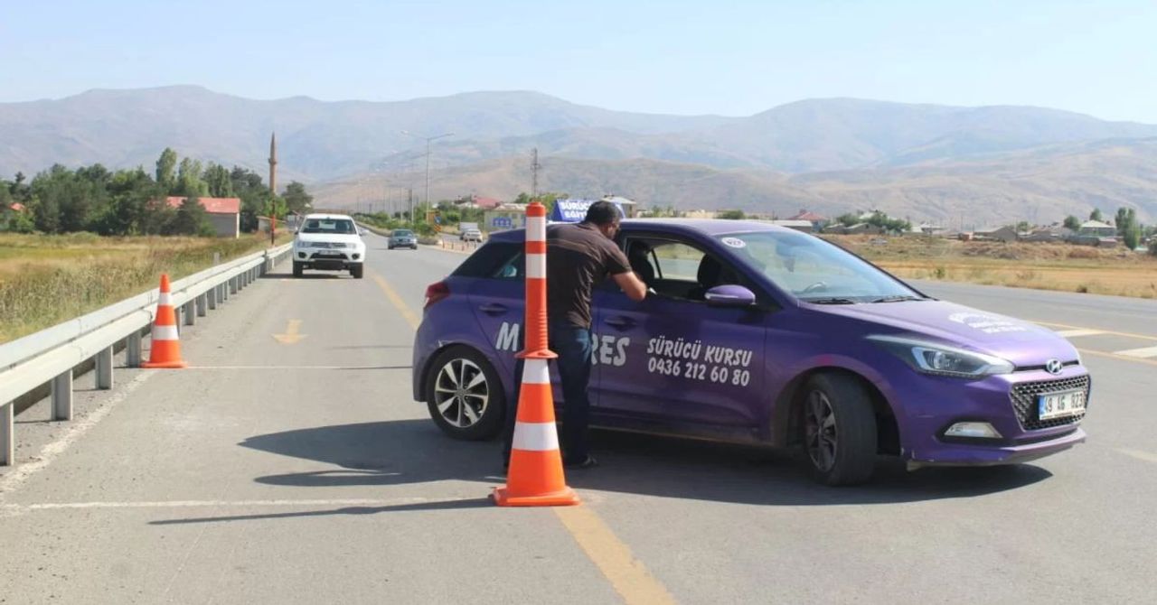 Ehliyet sınavlarında yeni düzenleme: Motor sorunları daha az olacak Ehliyet sınavlarında yeni düzenleme: Motor sorunları daha az olacak