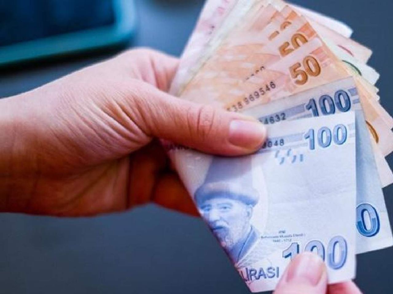 Ekonomik sıkıntı yaşayan vatandaşlara devlet her ay 1100 lira veriyor Ekonomik sıkıntı yaşayan vatandaşlara devlet her ay 1100 lira veriyor