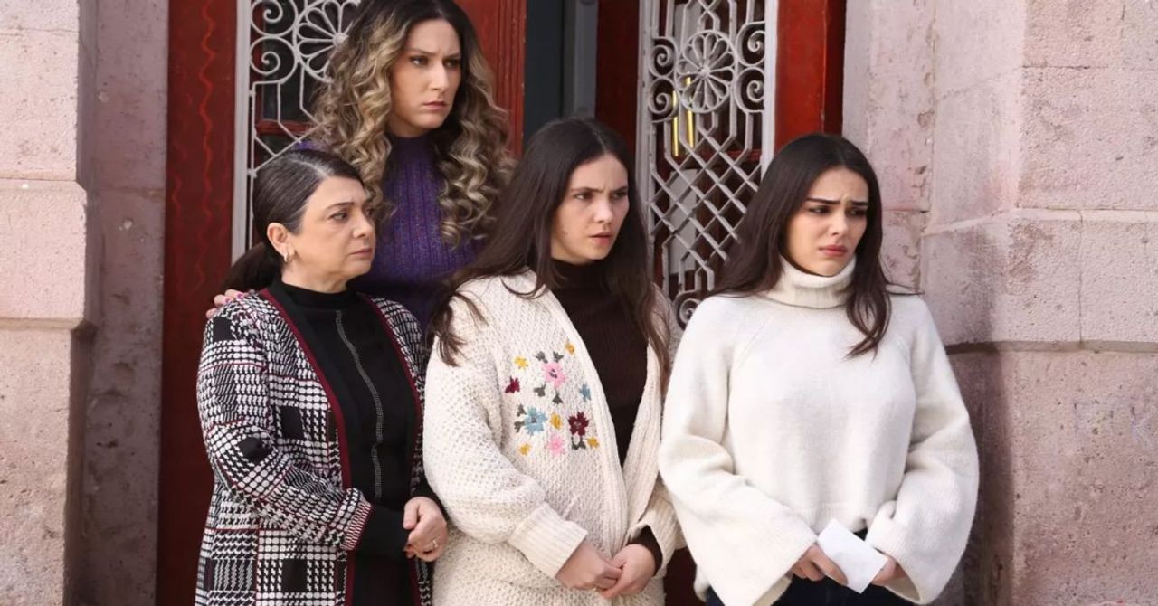 Ekranların uzun soluklu dizisinden üzen haber: Kanal D Üç Kız Kardeş’in ipini çekti Ekranların uzun soluklu dizisinden üzen haber: Kanal D Üç Kız Kardeş’in ipini çekti