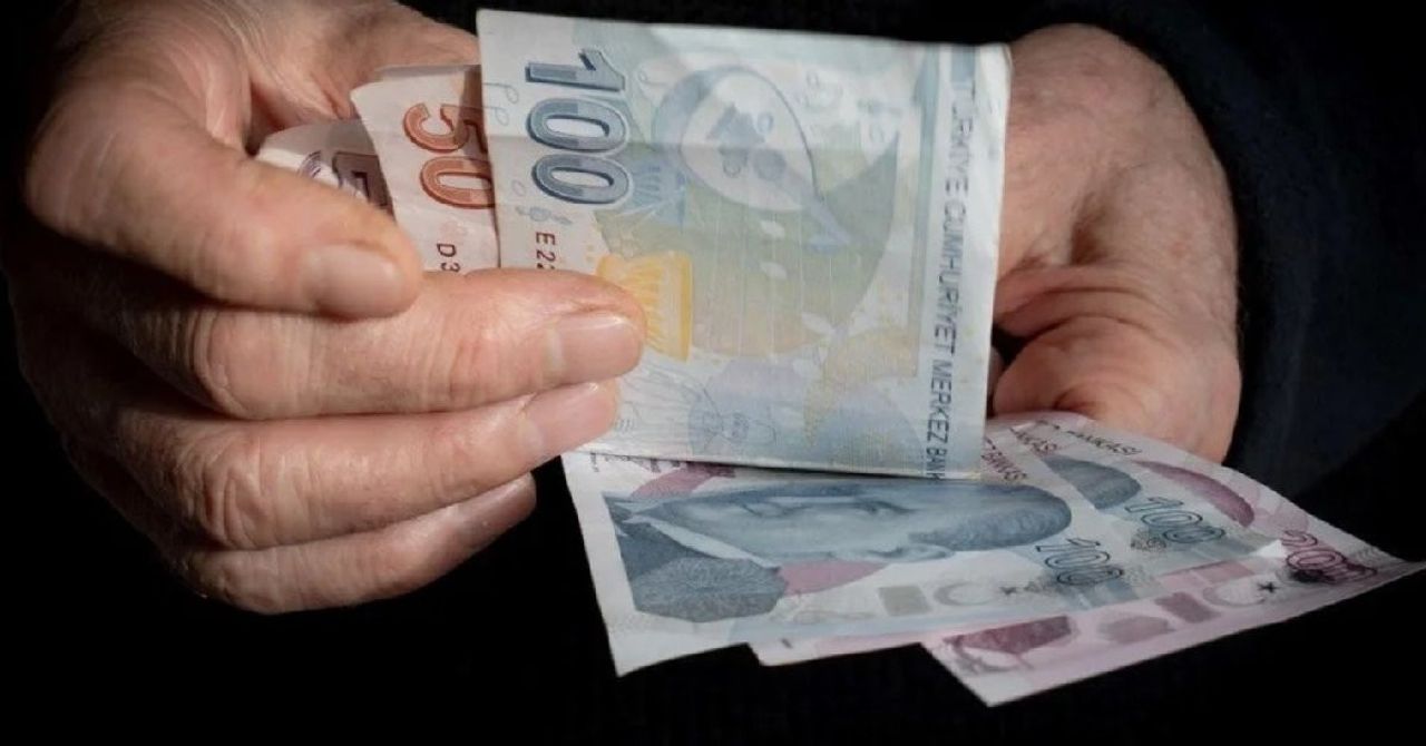 Emekli ve memurları üzecek iddia: Seyyanen zam ve refah payı kalkacak mı? Emekli ve memurları üzecek iddia: Seyyanen zam ve refah payı kalkacak mı?