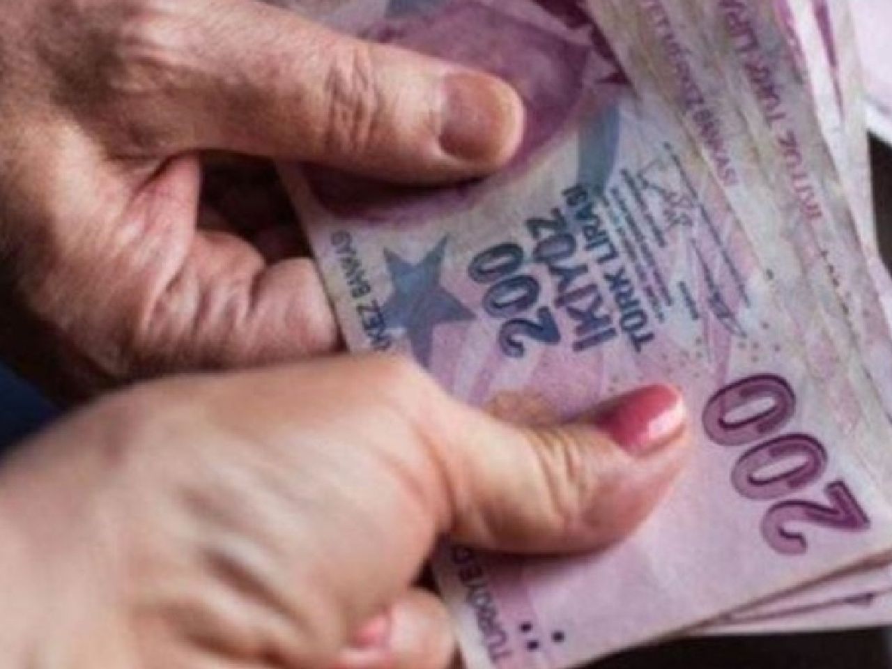 Emeklilerin hesabına en az 750 TL en çok 5.250 TL yatmaya başladı Emeklilerin hesabına en az 750 TL en çok 5.250 TL yatmaya başladı