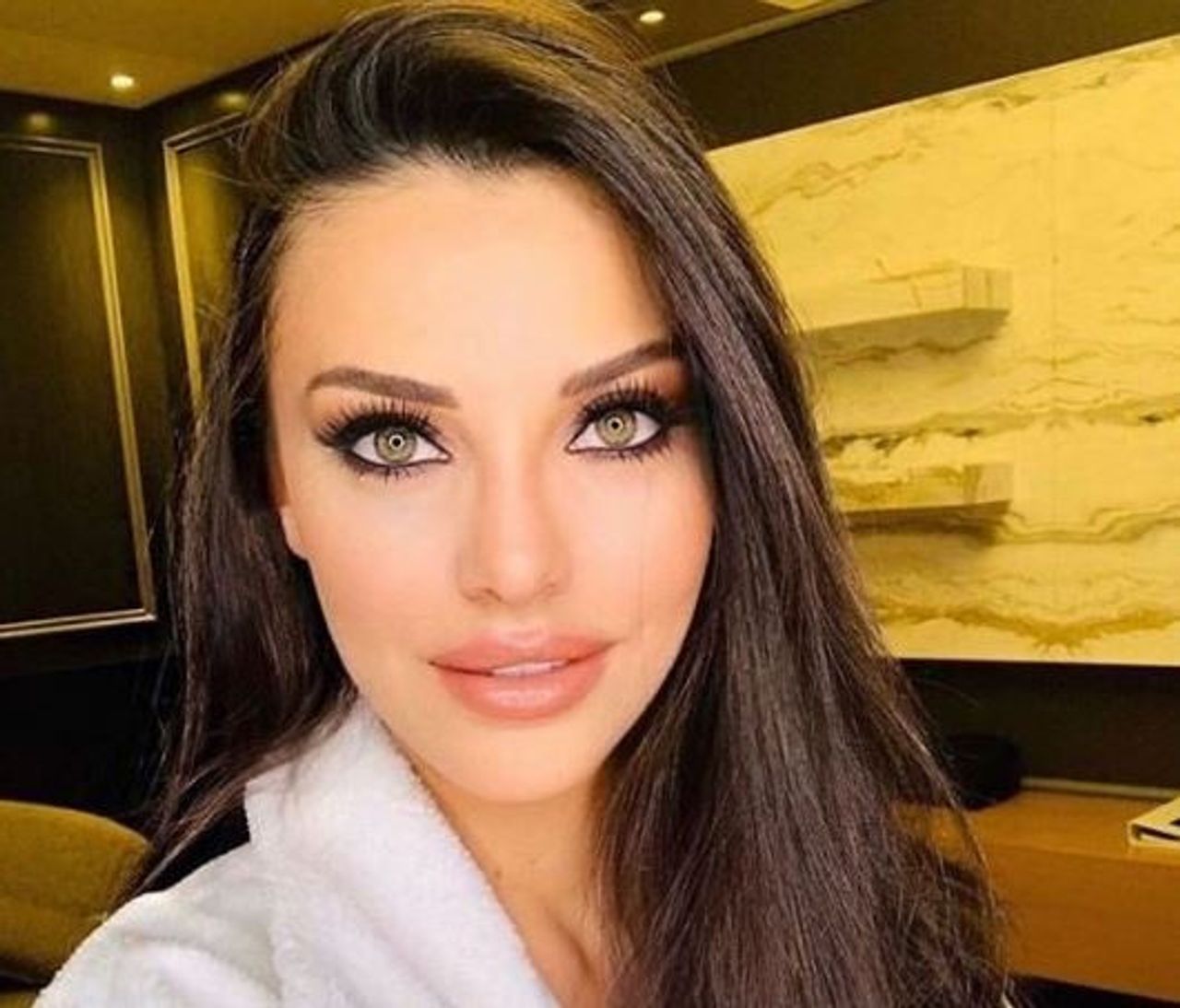 Tuvana Türkay kimdir? Tuvana Türkay kimdir?