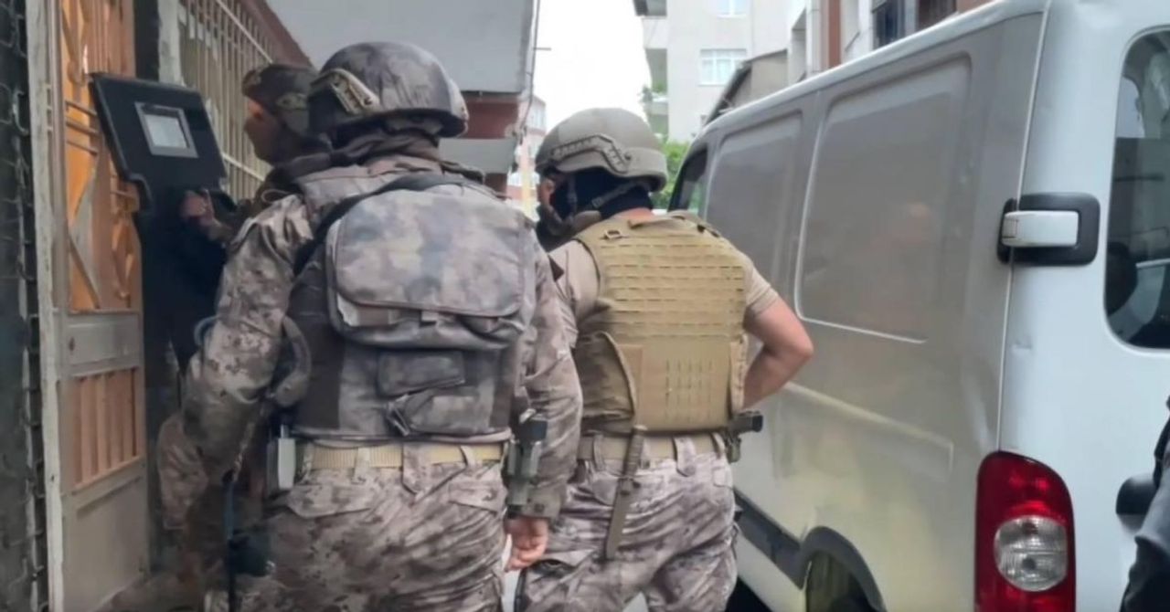 Emniyet’ten zehir tacirlerine operasyon: 1 tonun üzerinde yasaklı madde ele geçirildi Emniyet’ten zehir tacirlerine operasyon: 1 tonun üzerinde yasaklı madde ele geçirildi