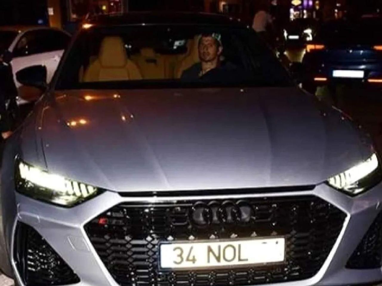 emre belözoğlu yeni arabası emre belözoğlu yeni arabası
