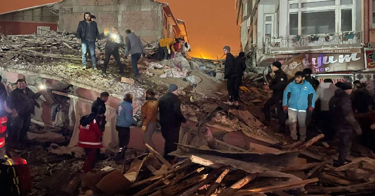 Enkazdan Sağ Çıkanlar Enkazdan Sağ Çıkanlar