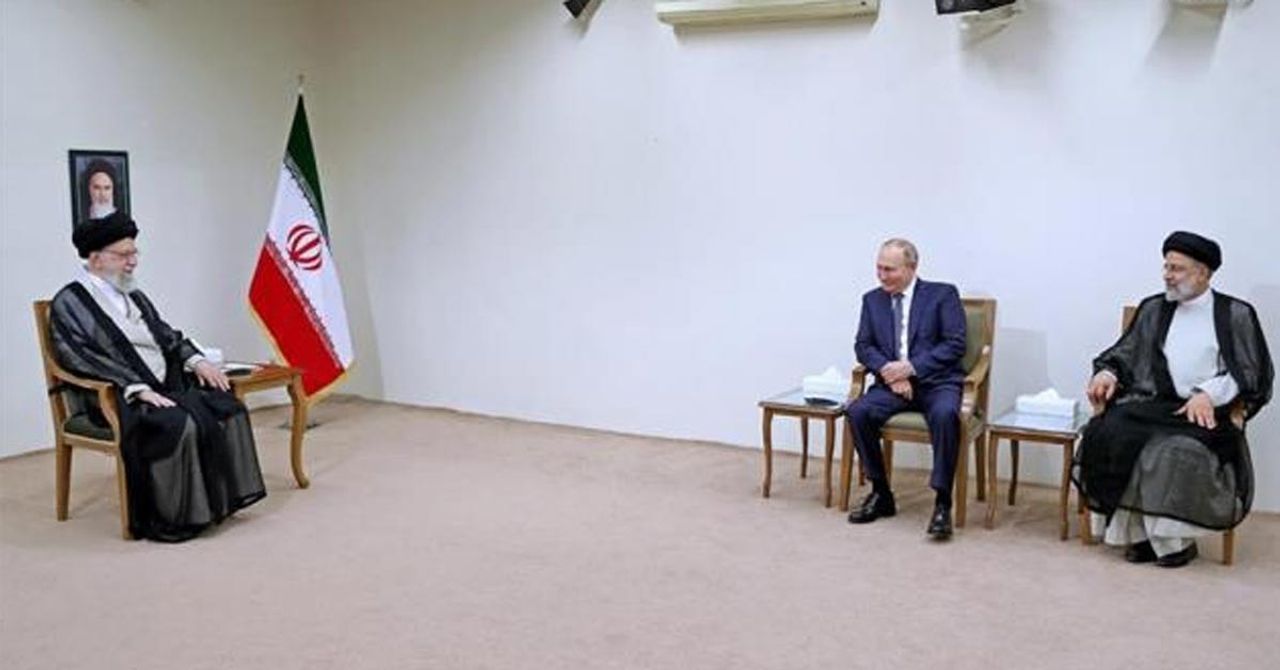 Esad ve Putin görüşmesinde sadece İran bayrağı Esad ve Putin görüşmesinde sadece İran bayrağı