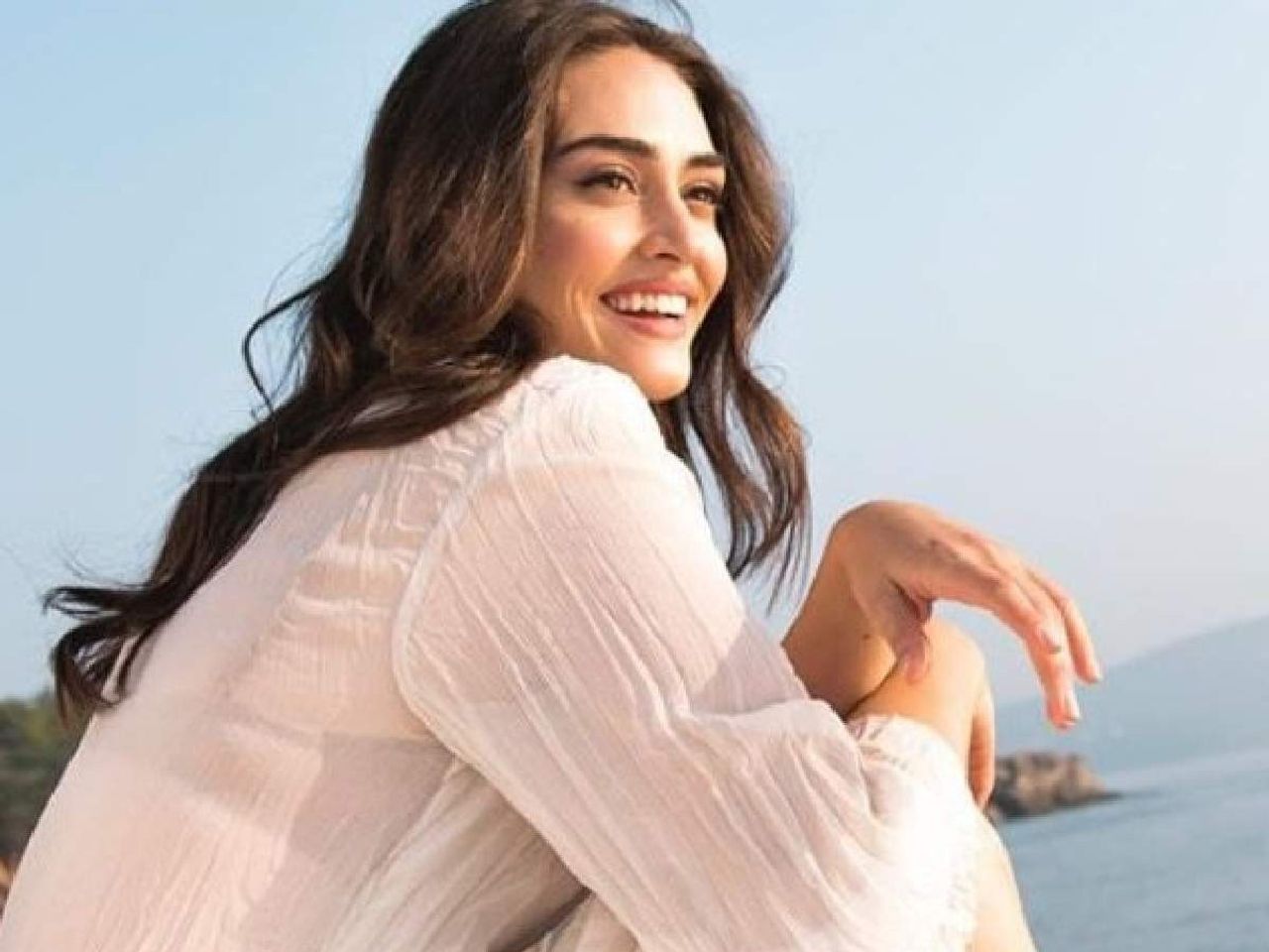 Esra Bilgiç Süslü Korkuluk dizisinden neden ayrıldı? Esra Bilgiç Süslü Korkuluk dizisinden neden ayrıldı?
