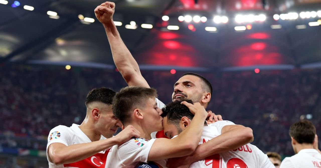 EURO 2024’te grup maçları sona erdi: Son 16 eşleşmeleri belli oldu EURO 2024’te grup maçları sona erdi: Son 16 eşleşmeleri belli oldu