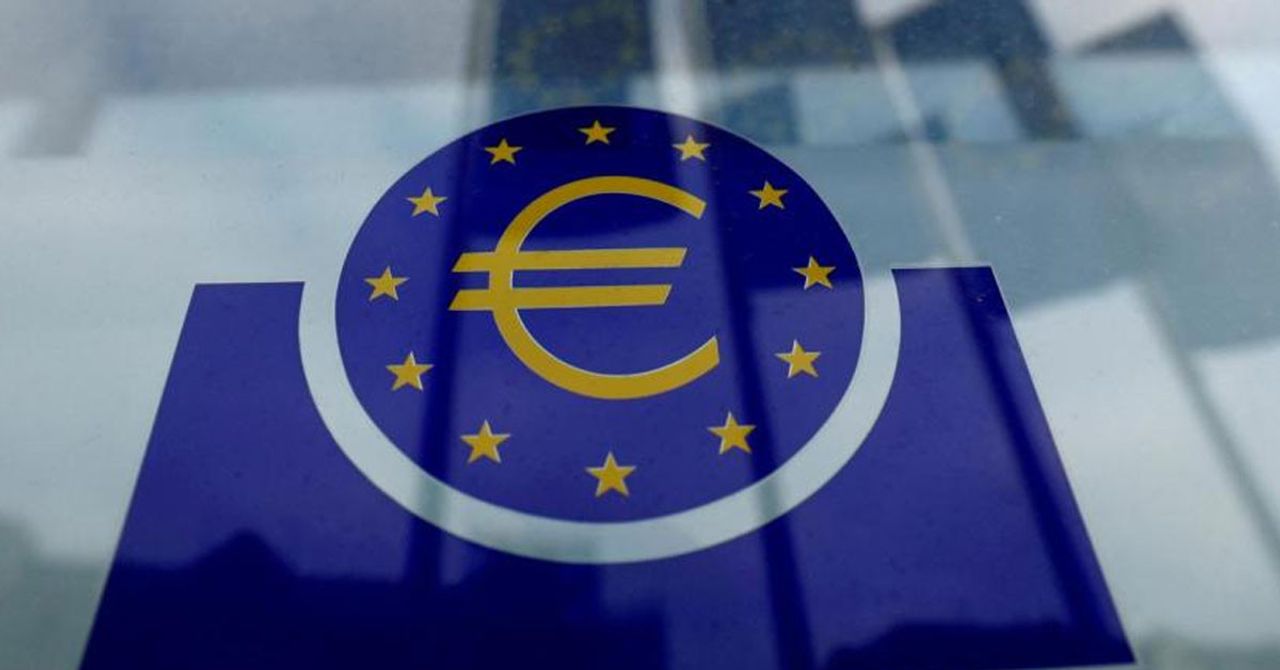 Euro bölgesinde ekonomi resesyona doğru ilerliyor, veriler son 18 yılın en düşük seviyesinde! Euro bölgesinde ekonomi resesyona doğru ilerliyor, veriler son 18 yılın en düşük seviyesinde!