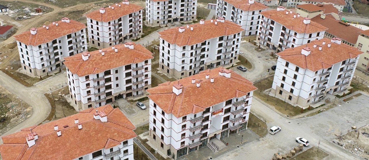 Ev sahibi olmak isteyenlerin TOKİ yüzünü güldürecek! Yeni konutlara imza atıldı Ev sahibi olmak isteyenlerin TOKİ yüzünü güldürecek! Yeni konutlara imza atıldı