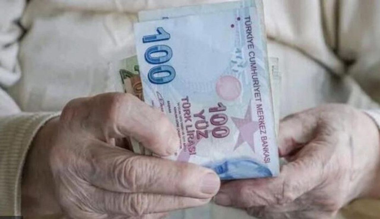 KHK ile memurluktan atılanlara emekli ikramiyesi ödenecek mi KHK ile memurluktan atılanlara emekli ikramiyesi ödenecek mi